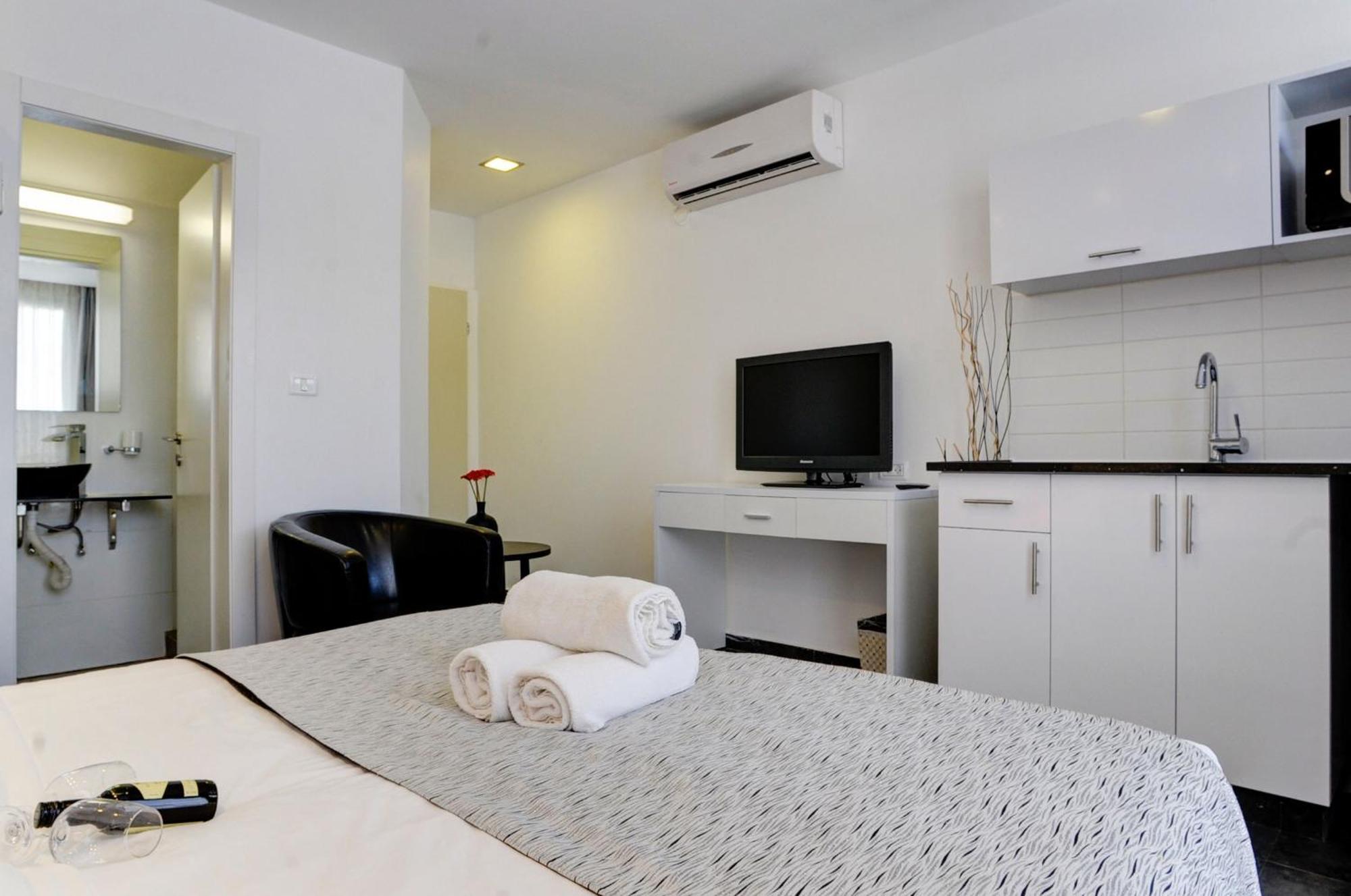 Geula Suites By Raphael Hotels Тель-Авив Номер фото